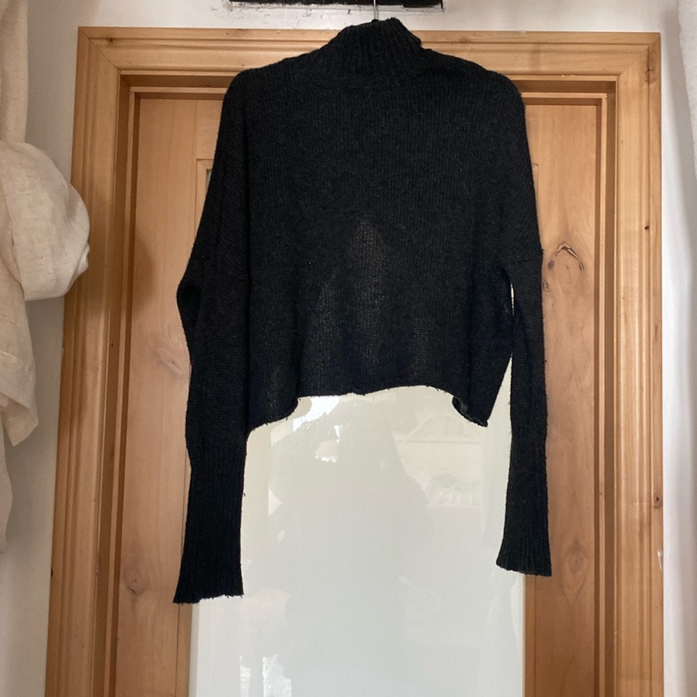 Only worn a few times women’s top. Brand is OneXOneTeaspoon.